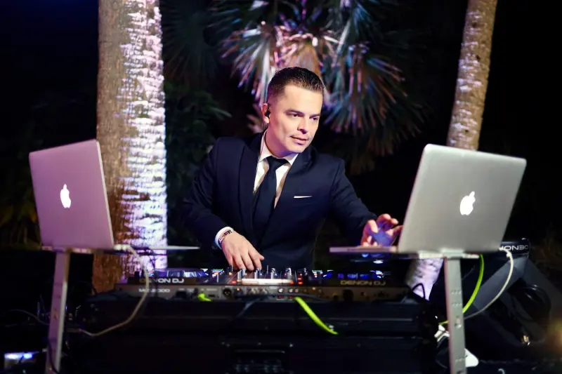 Go DJ Productions l Wedding DJs l Tampa Bay DJs